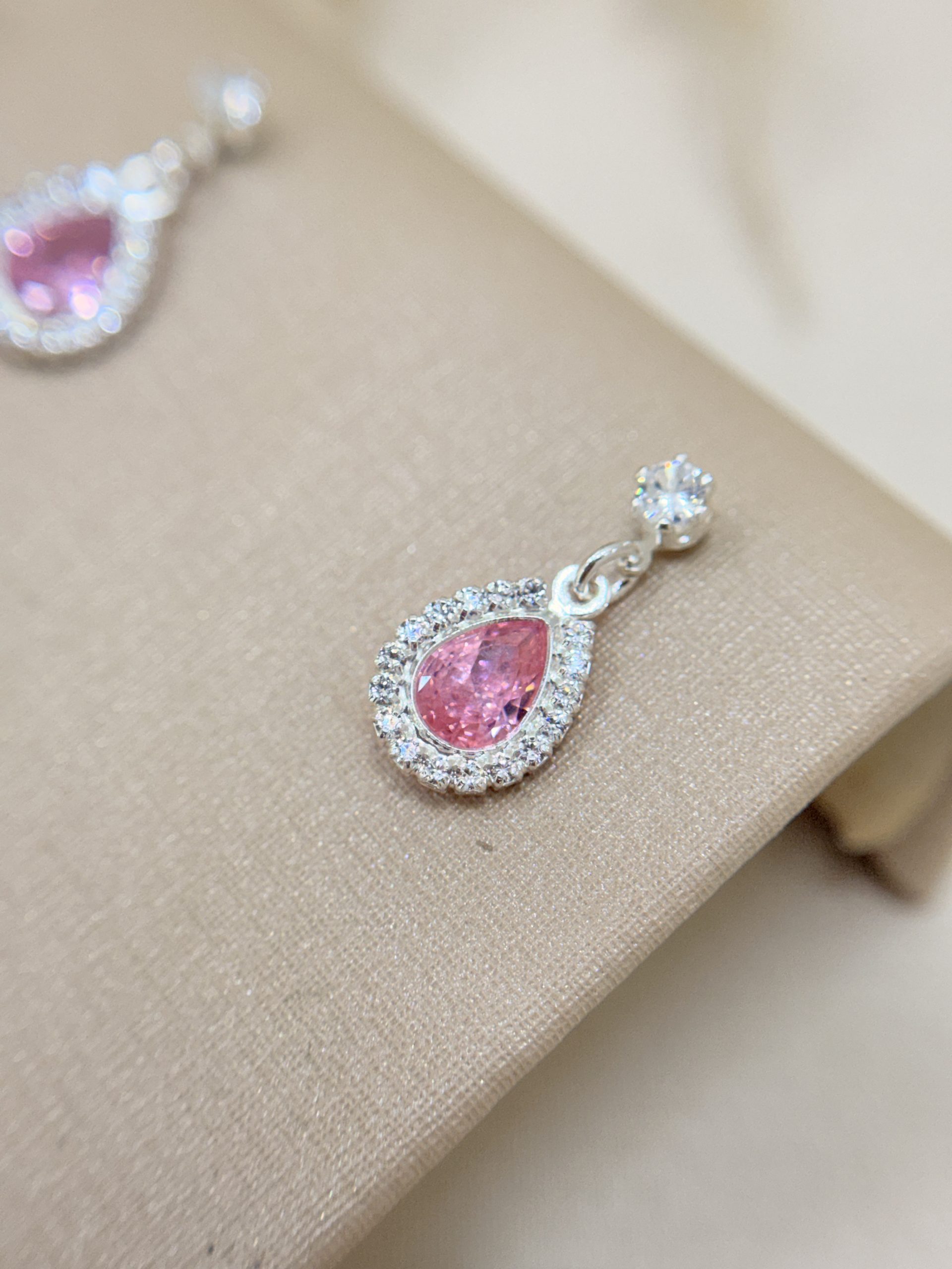 Brinco Gota Rosa com Zircônias
